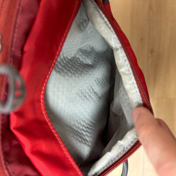 Osprey Pandion Red Hiking Travel Backpack Trampoline Venting Kickstand Bag 24/7 - Picture 8 of 12